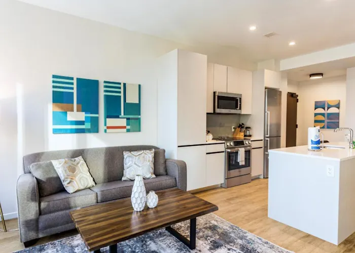Seaport Apt With City Views